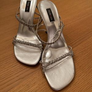 Studded evening pumps!